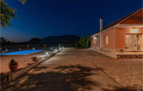 Amazing home in Trbounje with Outdoor swimming pool, WiFi and 3 Bedrooms